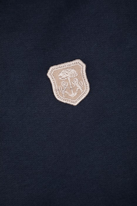 толстовка  спортивного стиля с лицевой стороны