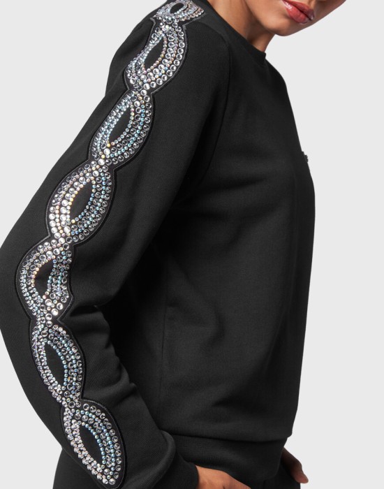 Товар черного цвета с внутренней стороны