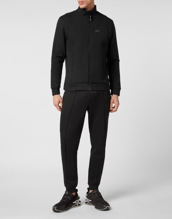 Товар черного цвета с внутренней стороны