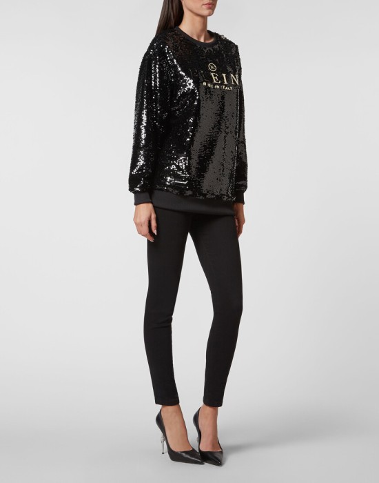 Товар черного цвета с внутренней стороны