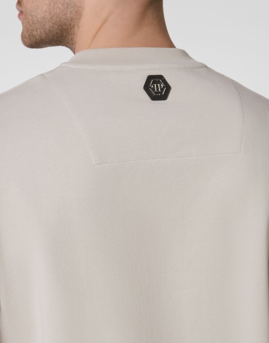 Товар бежевого цвета с внутренней стороны