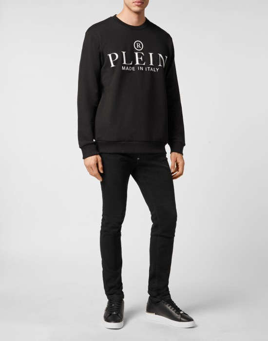 Товар черного цвета с внутренней стороны