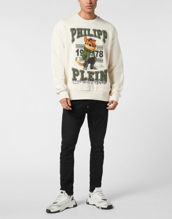 Товар бежевого цвета с внутренней стороны