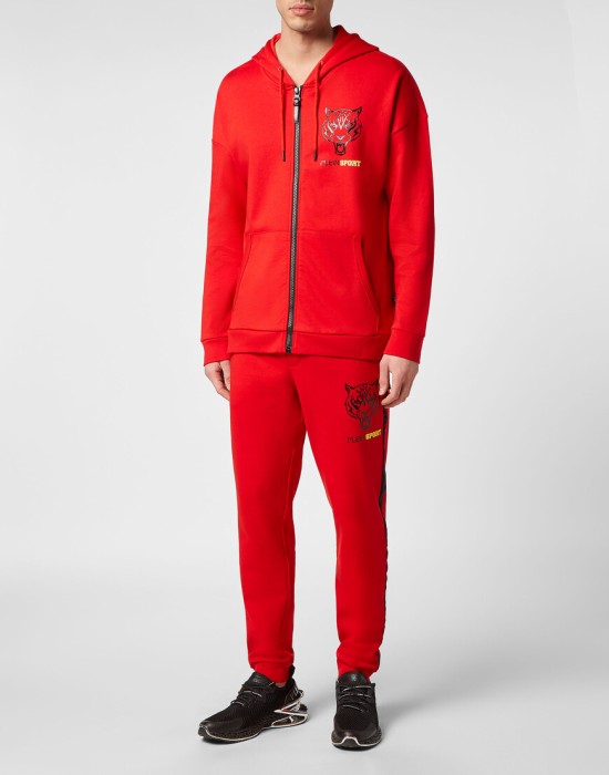 Товар красного цвета с внутренней стороны