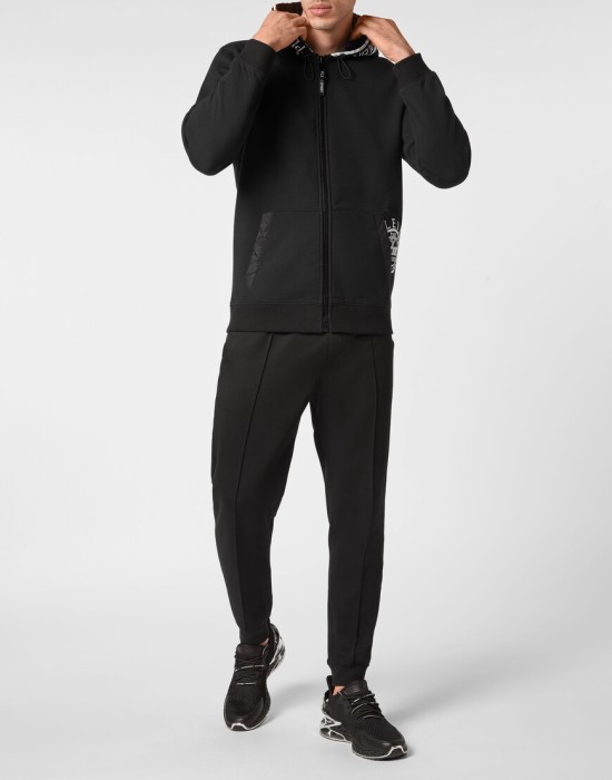 Товар черного цвета с внутренней стороны