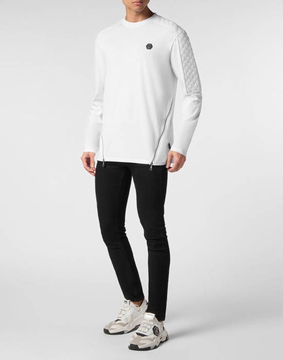 Товар белого цвета с внутренней стороны