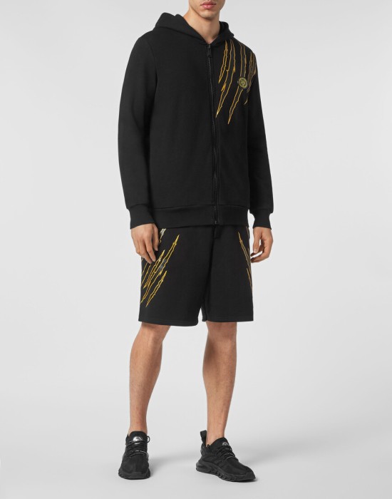 Товар черного цвета с внутренней стороны