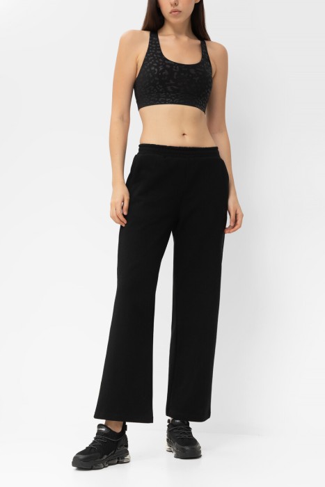 Товар черного цвета с внутренней стороны