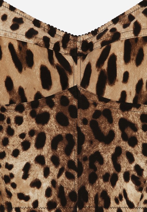 Товар коричневого цвета с внутренней стороны