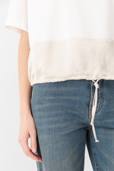 Товар белого цвета с внутренней стороны