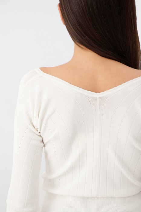 Товар белого цвета с внутренней стороны