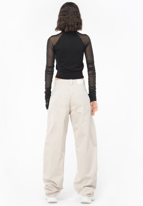 Товар черного цвета с внутренней стороны