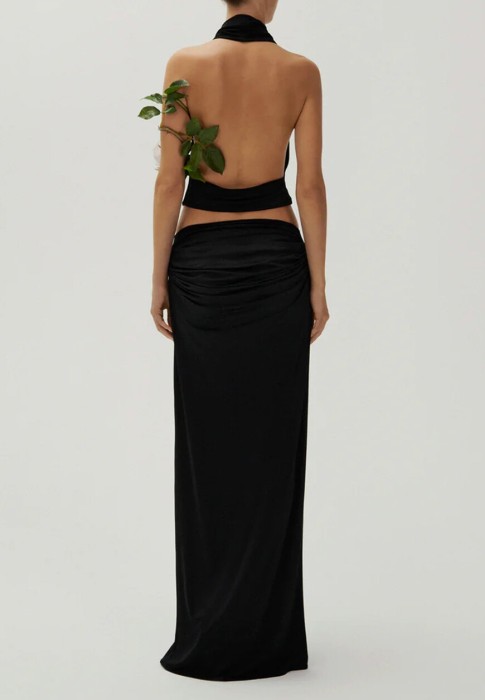 Товар черного цвета с внутренней стороны