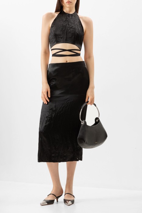 Товар черного цвета с внутренней стороны