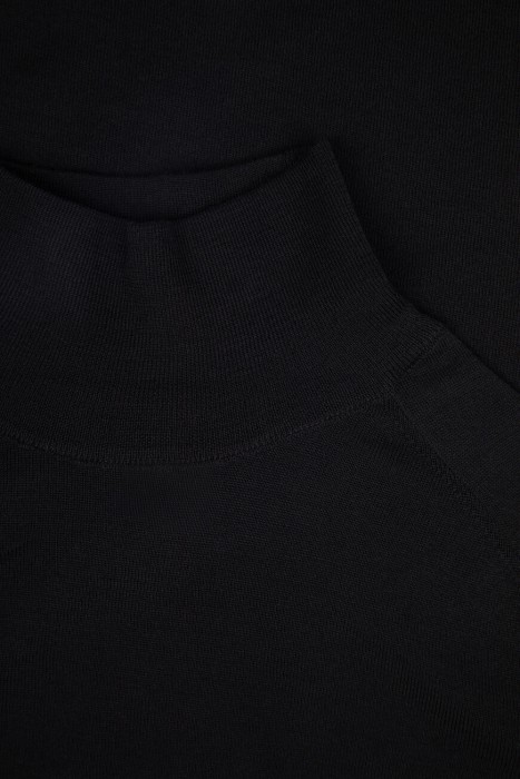 топ  из шерсти спереди