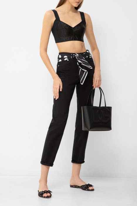 Товар черного цвета с внутренней стороны