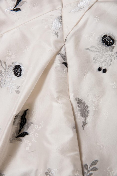 Товар белого цвета с внутренней стороны