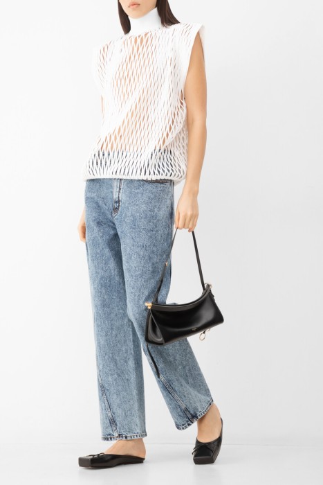 Товар белого цвета с внутренней стороны