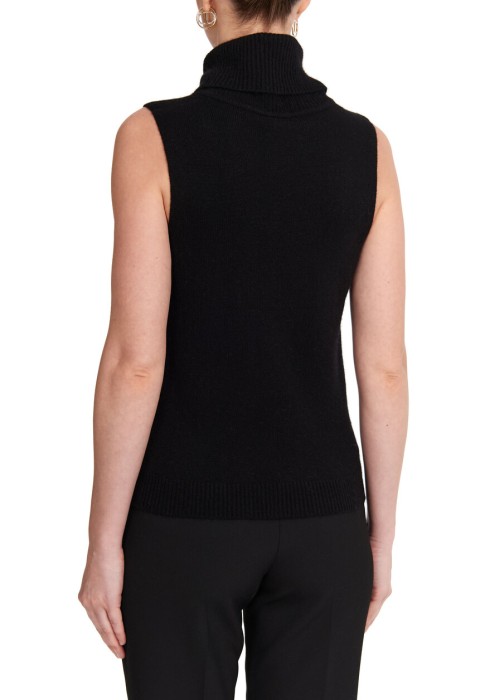 Товар черного цвета с внутренней стороны