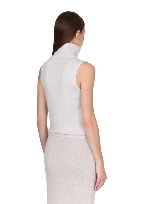 Товар серого цвета с внутренней стороны