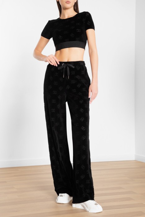 Товар черного цвета с внутренней стороны