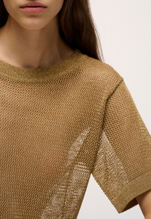 Товар желтого цвета с внутренней стороны