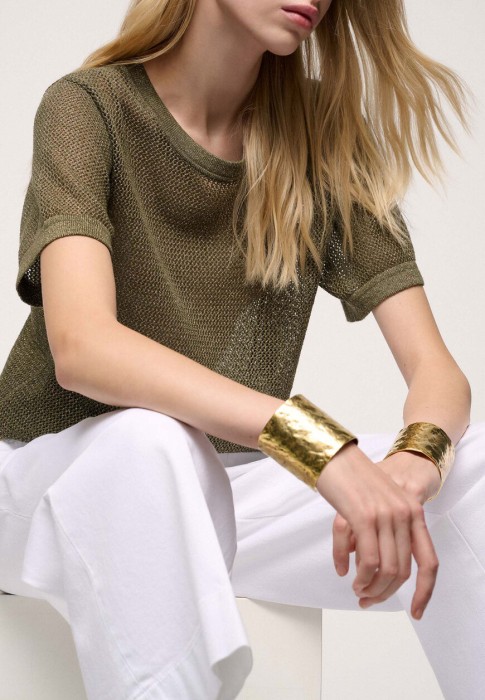 Товар зеленого цвета с внутренней стороны