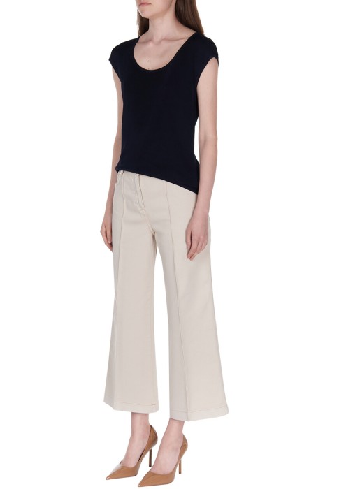 Товар синего цвета с внутренней стороны