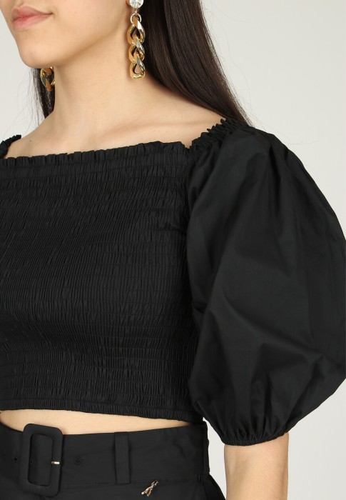 Товар черного цвета с внутренней стороны