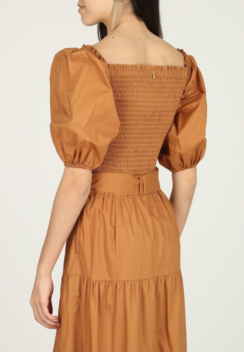 Товар коричневого цвета с внутренней стороны