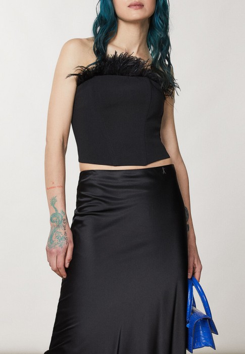 Товар черного цвета с внутренней стороны