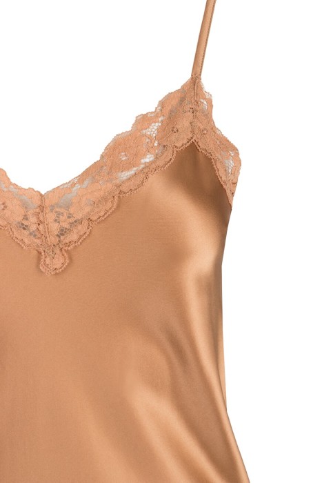 Товар коричневого цвета с внутренней стороны