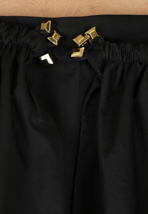 Товар черного цвета с внутренней стороны