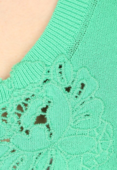 Товар зеленого цвета с внутренней стороны