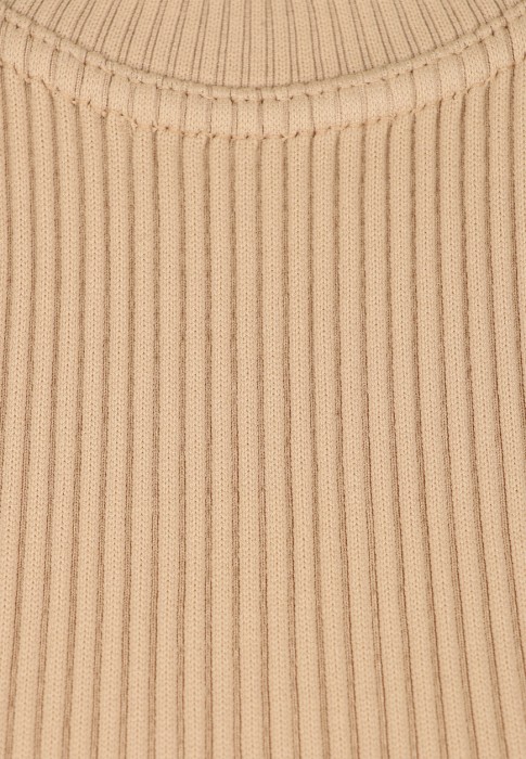 Товар бежевого цвета с внутренней стороны