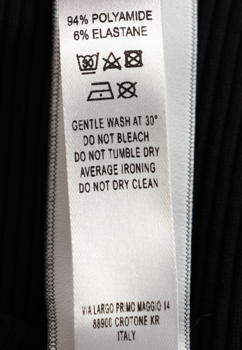 Товар черного цвета с внутренней стороны