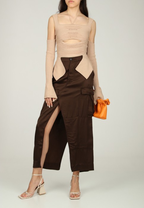 Товар бежевого цвета с внутренней стороны