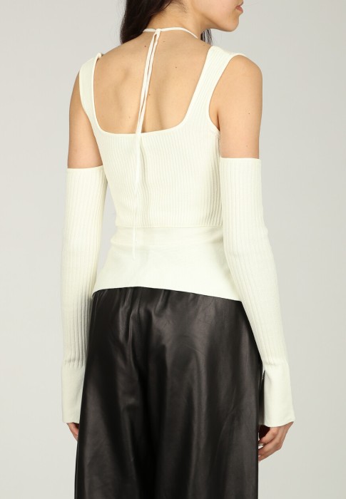 Товар белого цвета с внутренней стороны