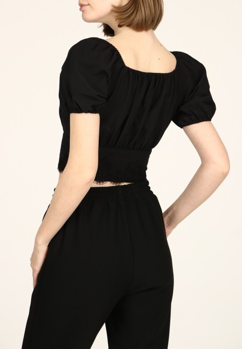 Товар черного цвета с внутренней стороны