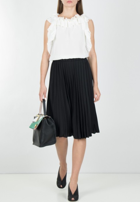 топ  от бренда p.a.r.o.s.h. вид слева