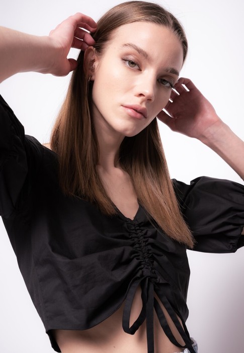 Товар черного цвета с внутренней стороны