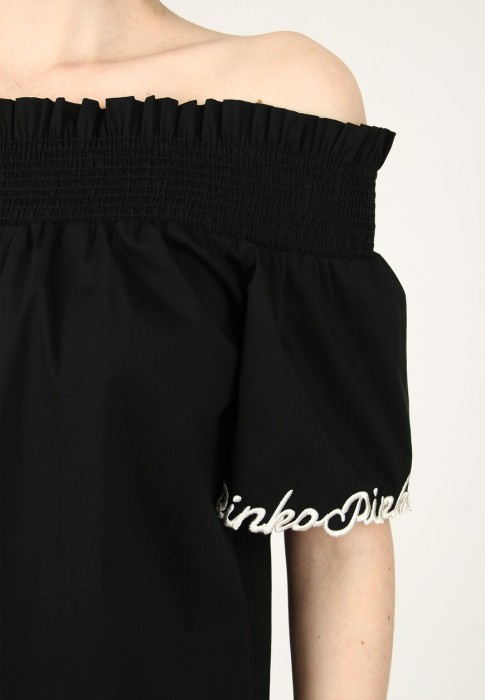 Товар черного цвета с внутренней стороны