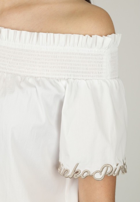 Товар белого цвета с внутренней стороны