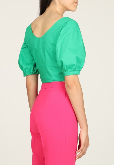 Товар зеленого цвета с внутренней стороны