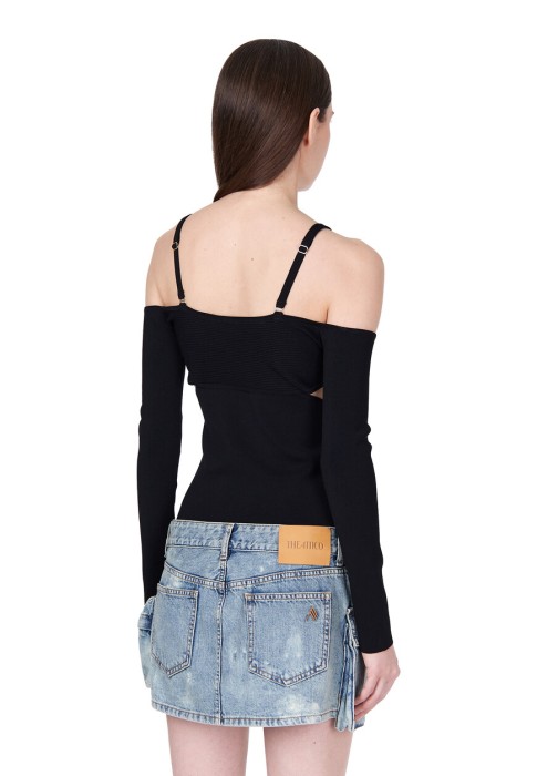 Товар черного цвета с внутренней стороны