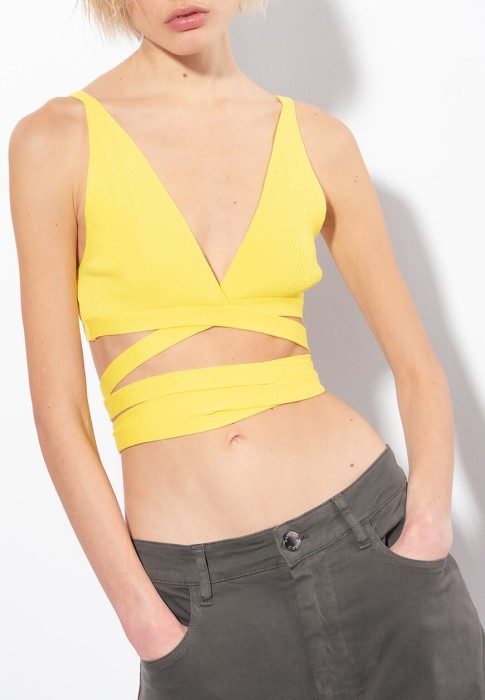 Товар желтого цвета с внутренней стороны