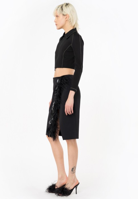 Товар черного цвета с внутренней стороны