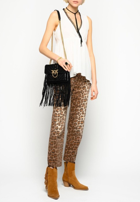 Товар белого цвета с внутренней стороны