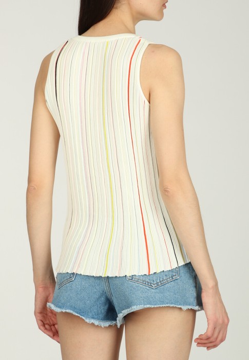 Товар бежевого цвета с внутренней стороны