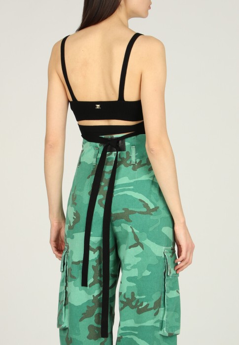 Товар черного цвета с внутренней стороны